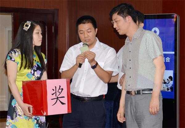 客户参加抽奖活动(1).JPG 客户参加抽奖活动(1).JPG
