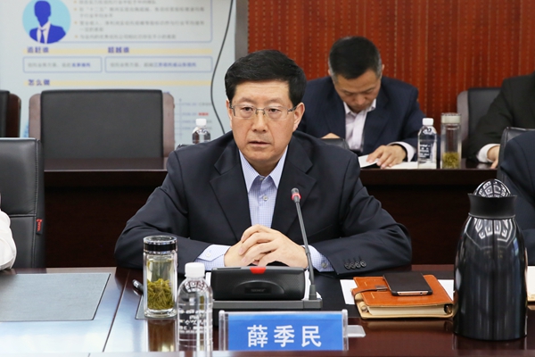 董事长_小.jpg 董事长_小.jpg